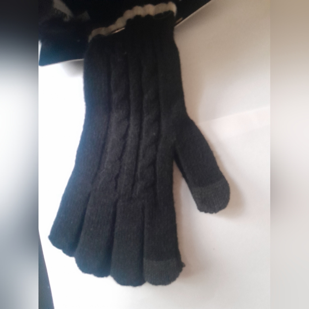 New Steve Madden Plush Black Earmuff & Glove Set NWT - Picture 3 of 8